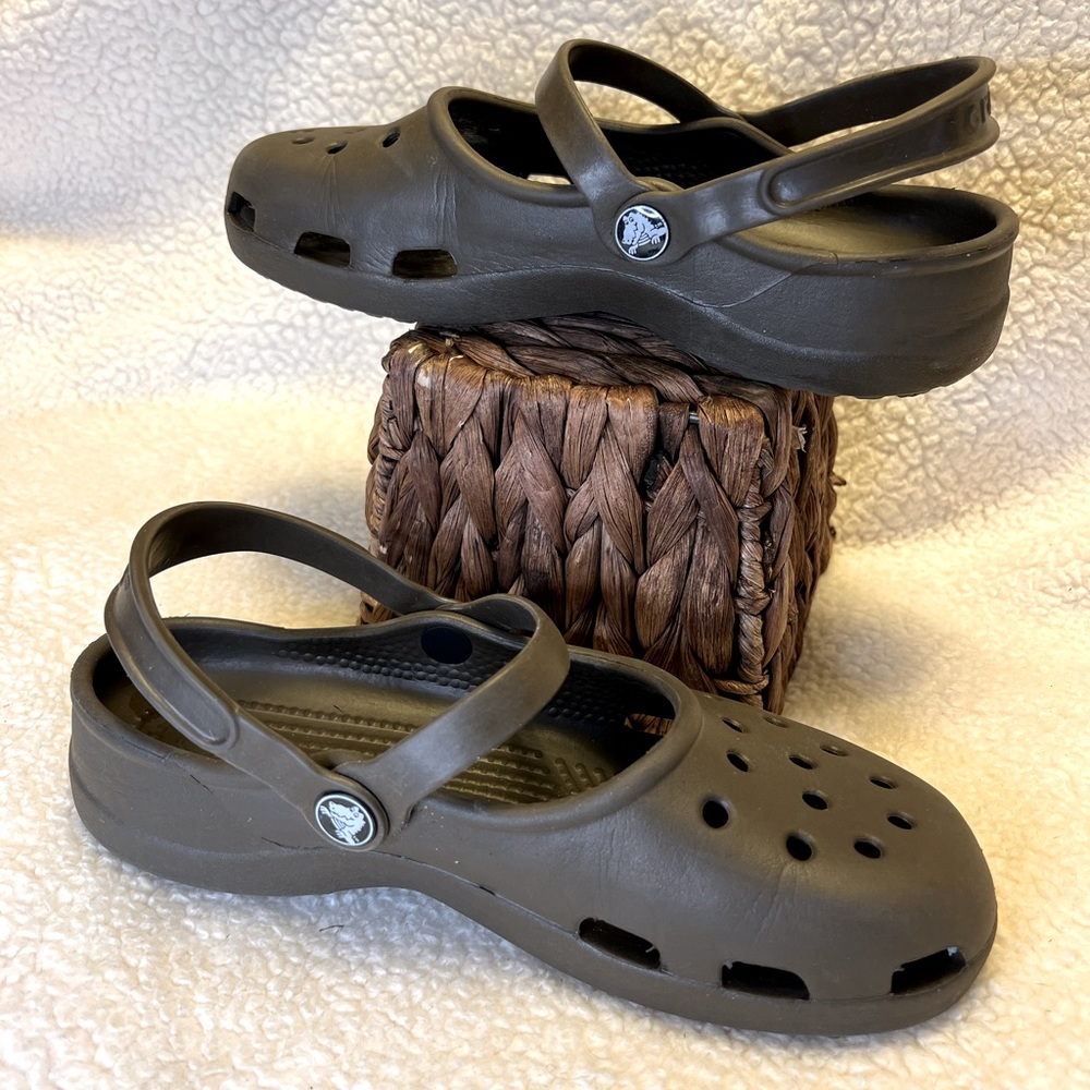 CROCS /Brown / sz 7 / Water Shoes